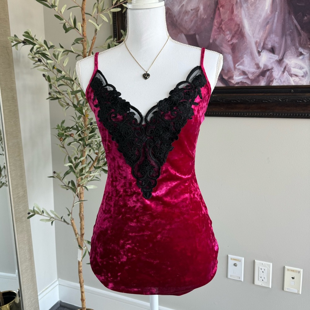 Venus Velvet Top